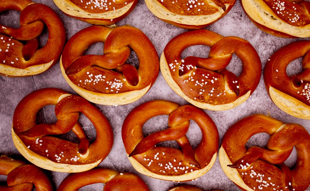 Schwäbische Laugenbrezeln - einfach selbst backen - el gusto