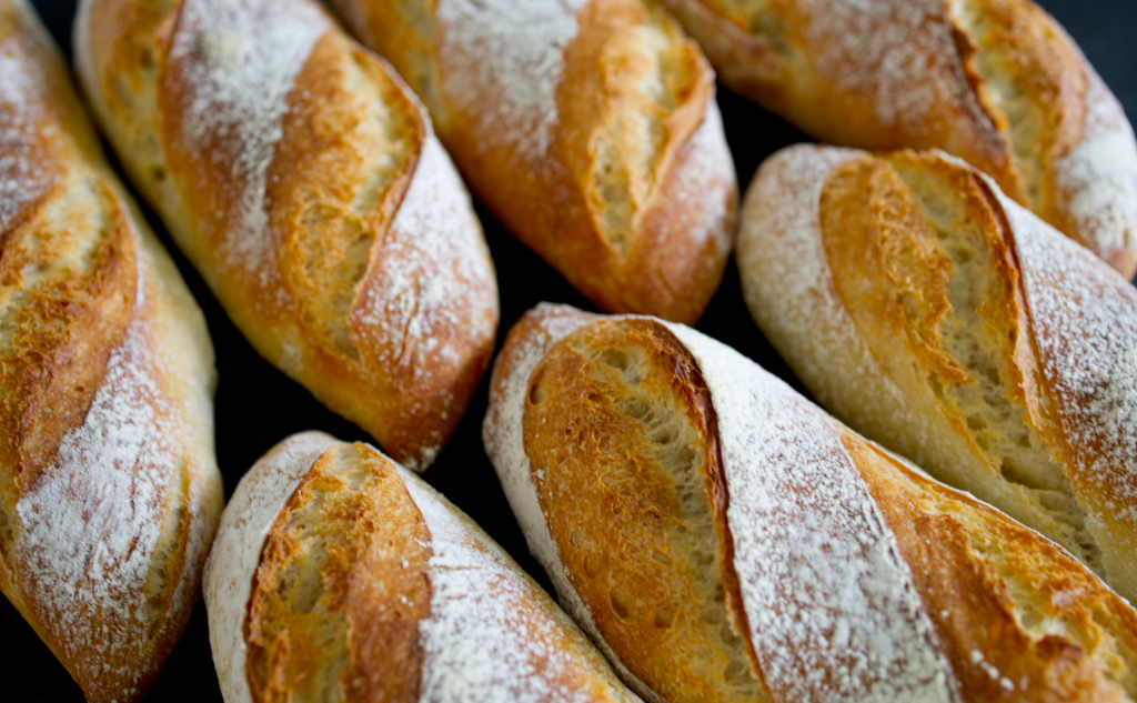 Baguette Brötchen - einfaches Rezept zum Nachbacken - el gusto